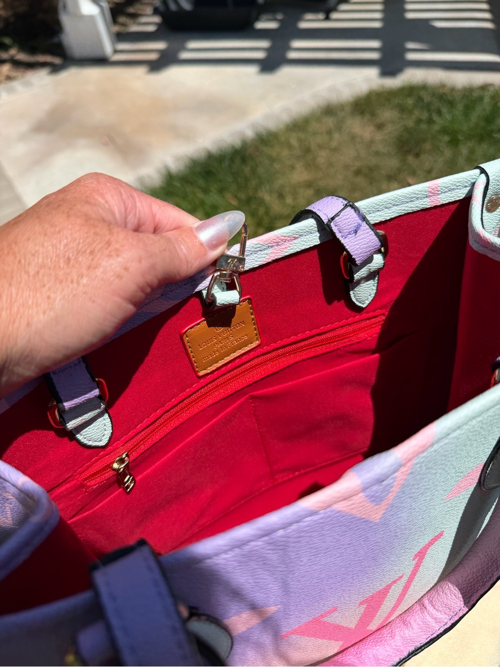 Gradient Monogram Bag - Picture 11 of 12